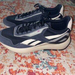 Reebok Men's Dark Blue and Cream Sneakers